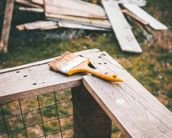 Choosing the Right Paint for Your Fence