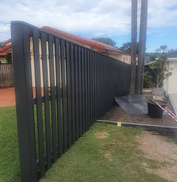 Professional Fence Painting Services in Gold Coast